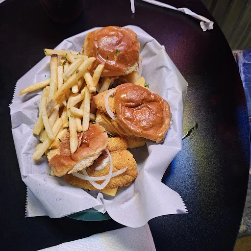 Holeshotz Bar & Grill photo 3